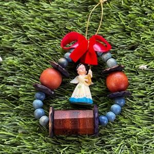 Vintage Hawaiian Christmas Wreath‎ Ornament Meles Kalikimaka Angel Wooden Beads